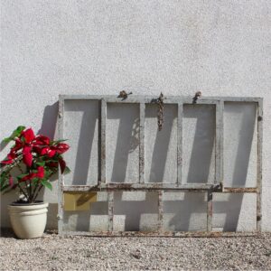 Altes Stallfenster nach 1932