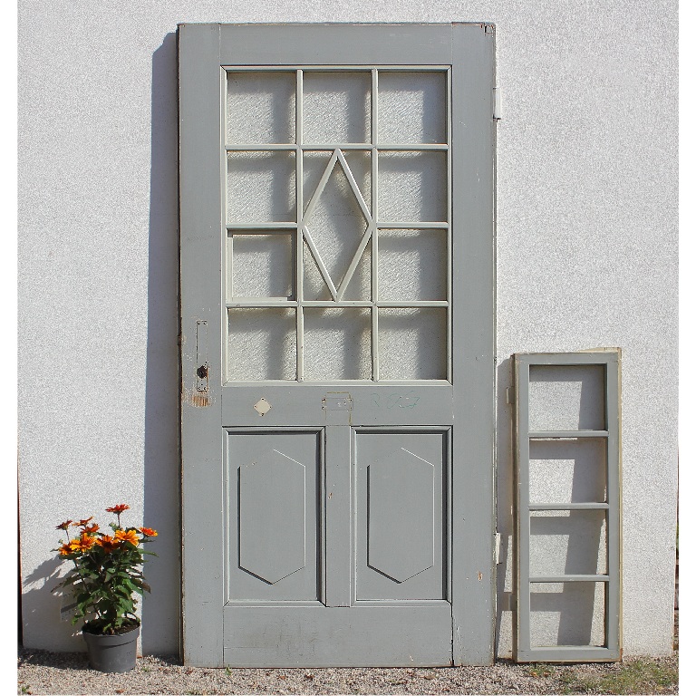 Alte Wohnungstüre mit "Klönfensterle" und Oberlicht um 1920 Alte Wohnungstüre mit "Klönfensterle" und Oberlicht um 1920